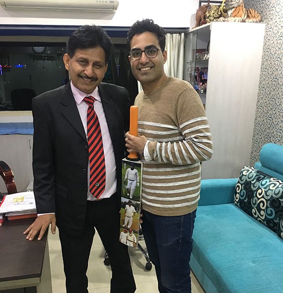 Dr. Chugh with renowned Plastic Surgeon Dr. Manoj Khanna, his mentor an avid sports lover